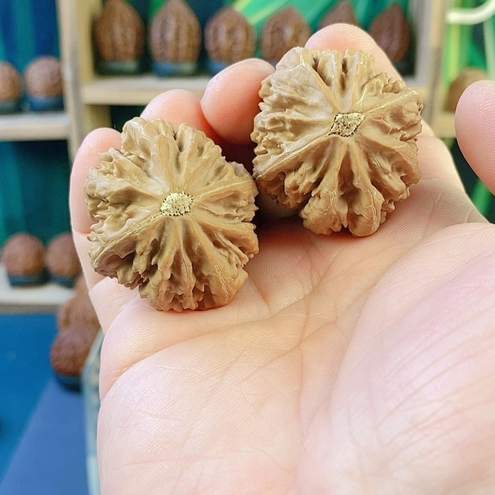 文玩核桃吊坠方樽