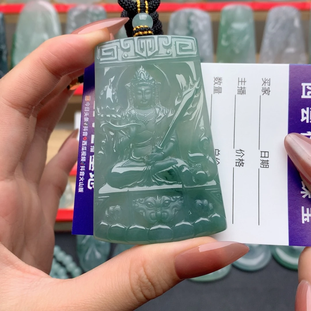飞***龙翡翠未镶嵌颈饰虚空藏