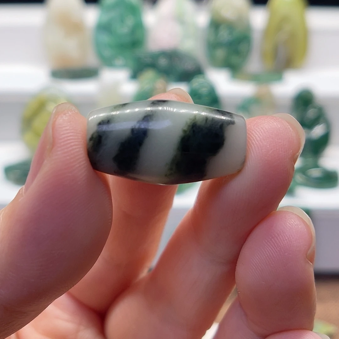 独山玉未镶嵌颈饰