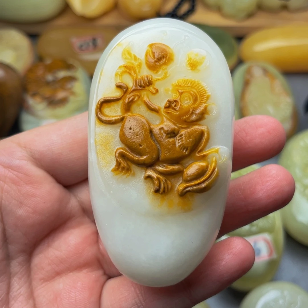 石材方解石手把件猴