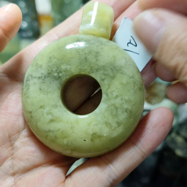 岫玉未镶嵌平安扣