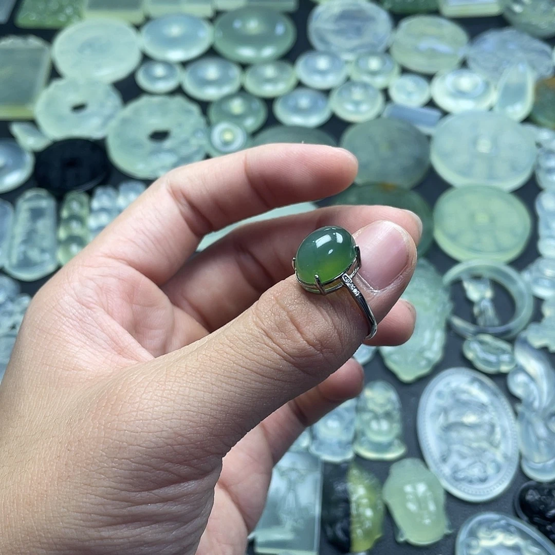 岫玉未镶嵌颈饰戒指