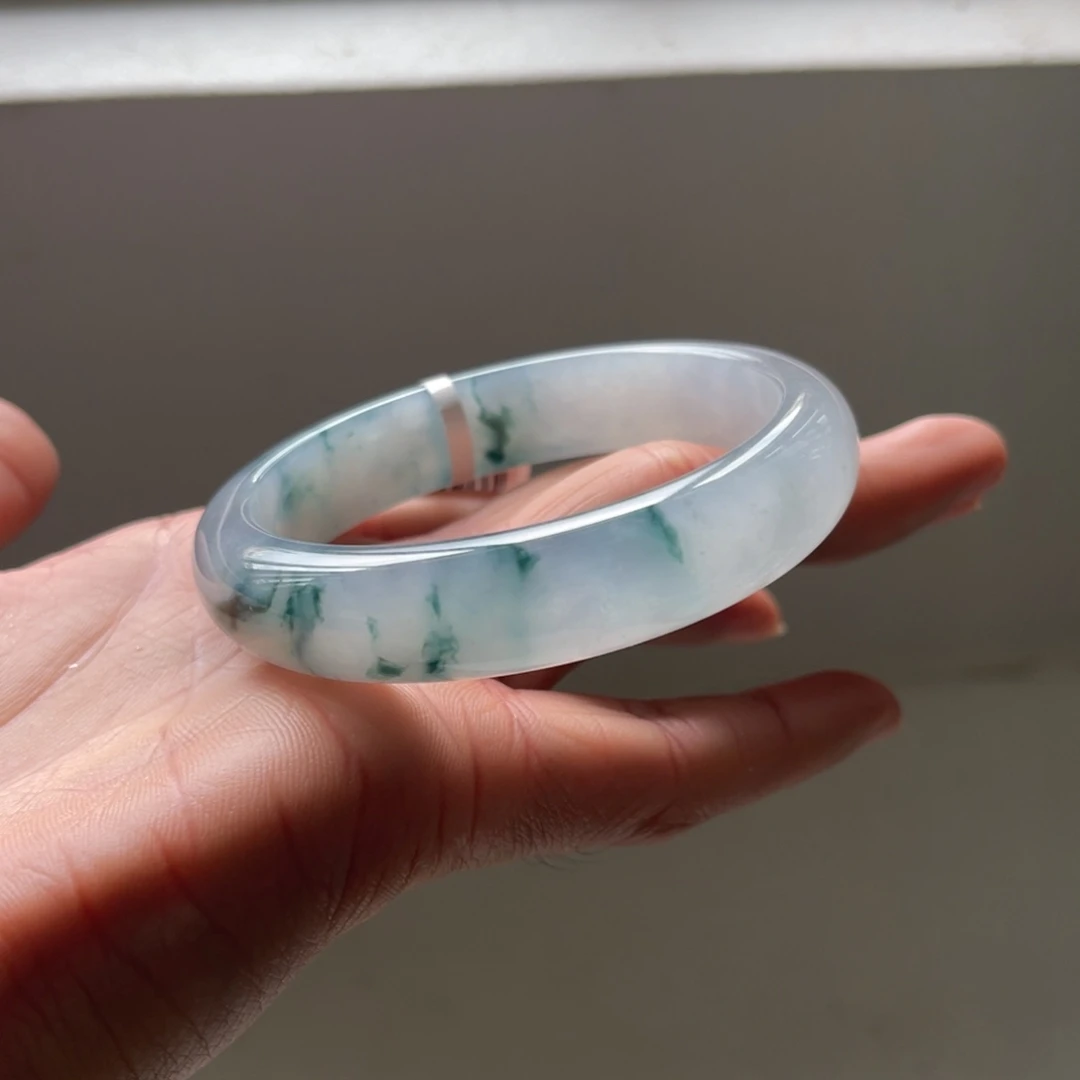 翡翠未镶嵌手镯56.6圈三天鉴赏期（有瑕）