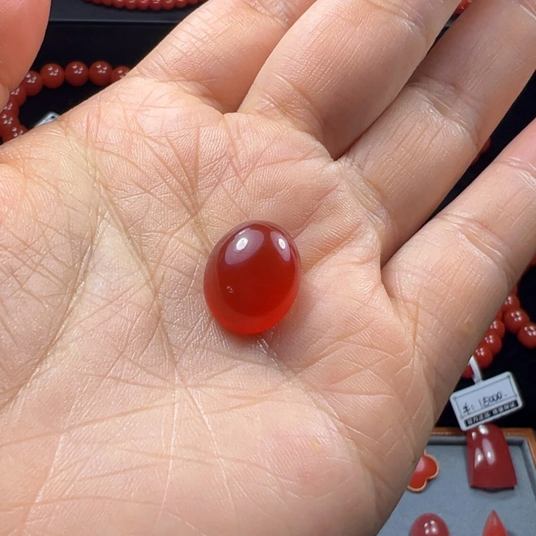 手链未镶嵌南红玛瑙安***着
