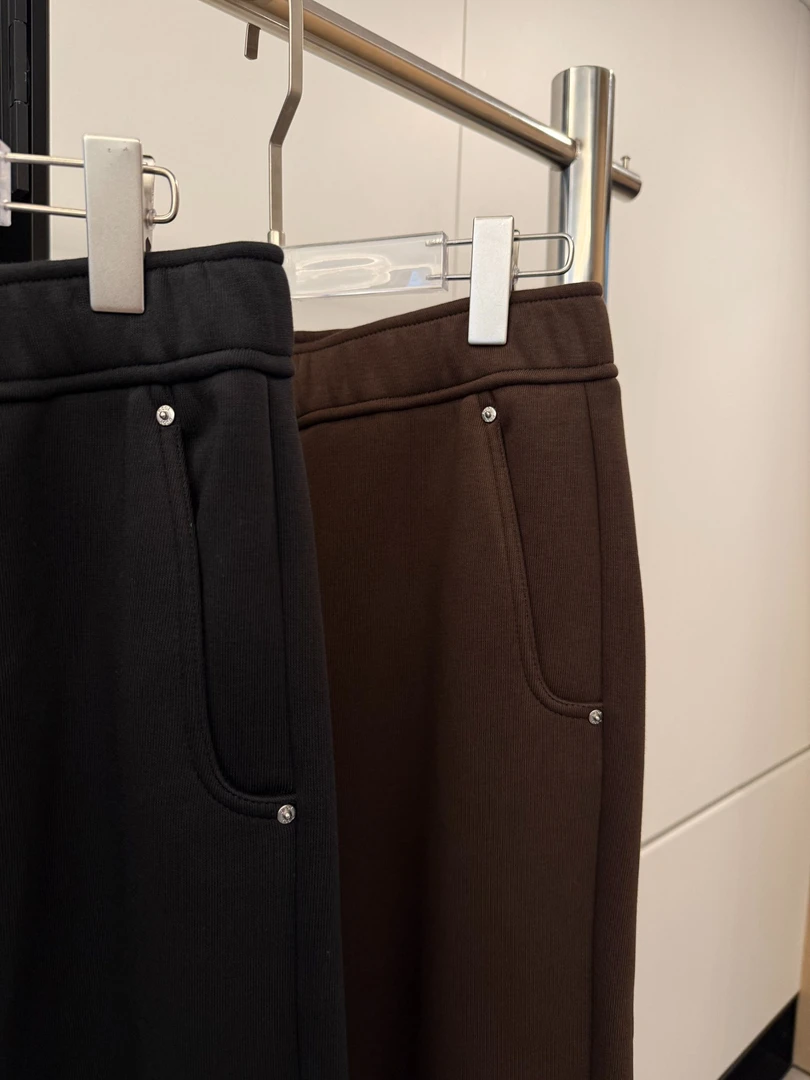 2025秋冬新款年货欧货秋冬新款磨毛口袋刺绣运动卫裤经典直筒长裤