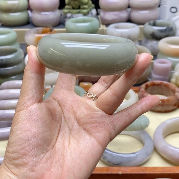 未镶嵌手镯石英岩玉