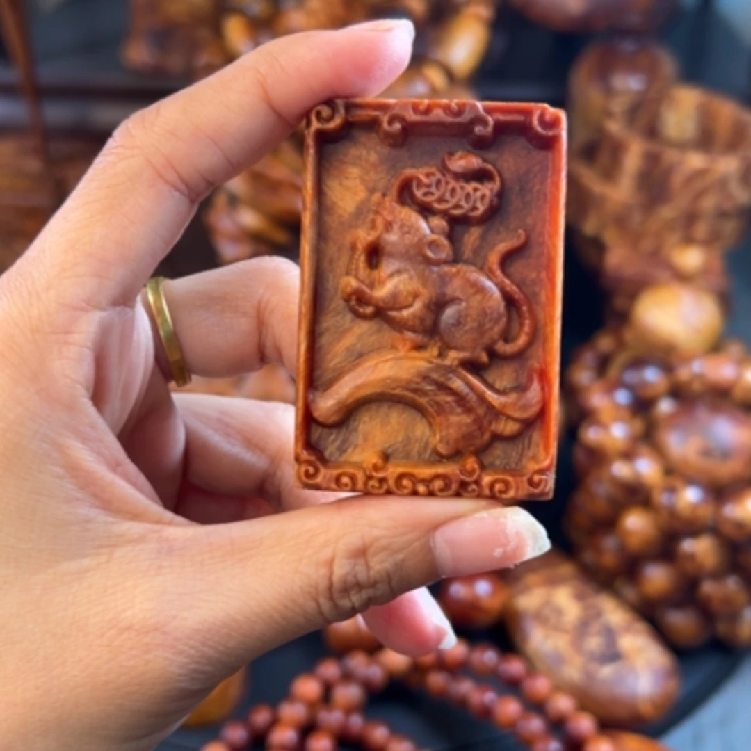 【闪购商品】松木（琥珀木）把件