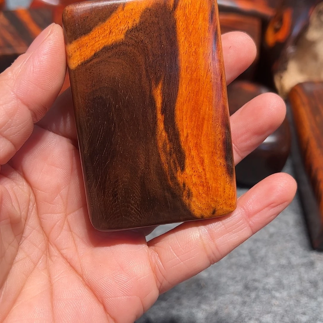 内***人交趾黄檀（大红酸枝）