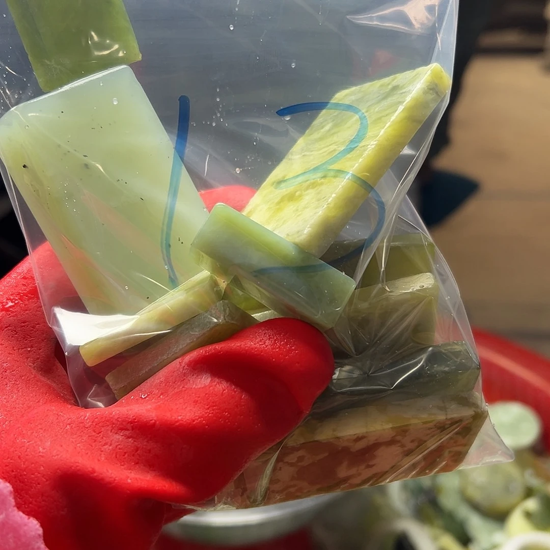 陈***静蛇纹石玉未镶嵌鱼缸石 盆景石