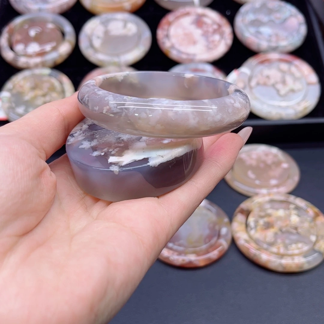 玛瑙/玉髓手镯未镶嵌58