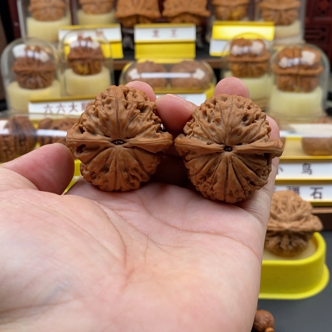 文玩核桃吊坠大*.莲花，全品，尺寸42