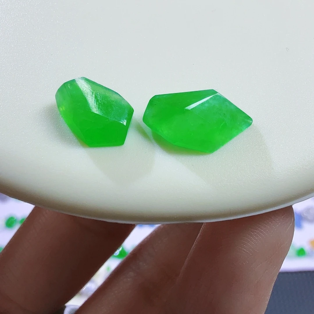 翡翠未镶嵌颈饰必收！