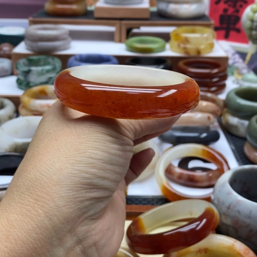 石英质玉手镯未镶嵌阳**媚