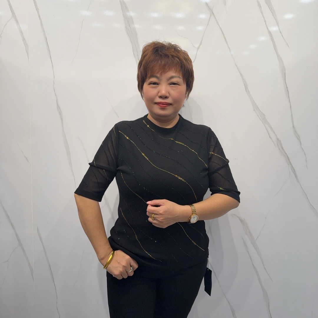 8829秋季时尚烫钻修身半高领中袖高档上衣