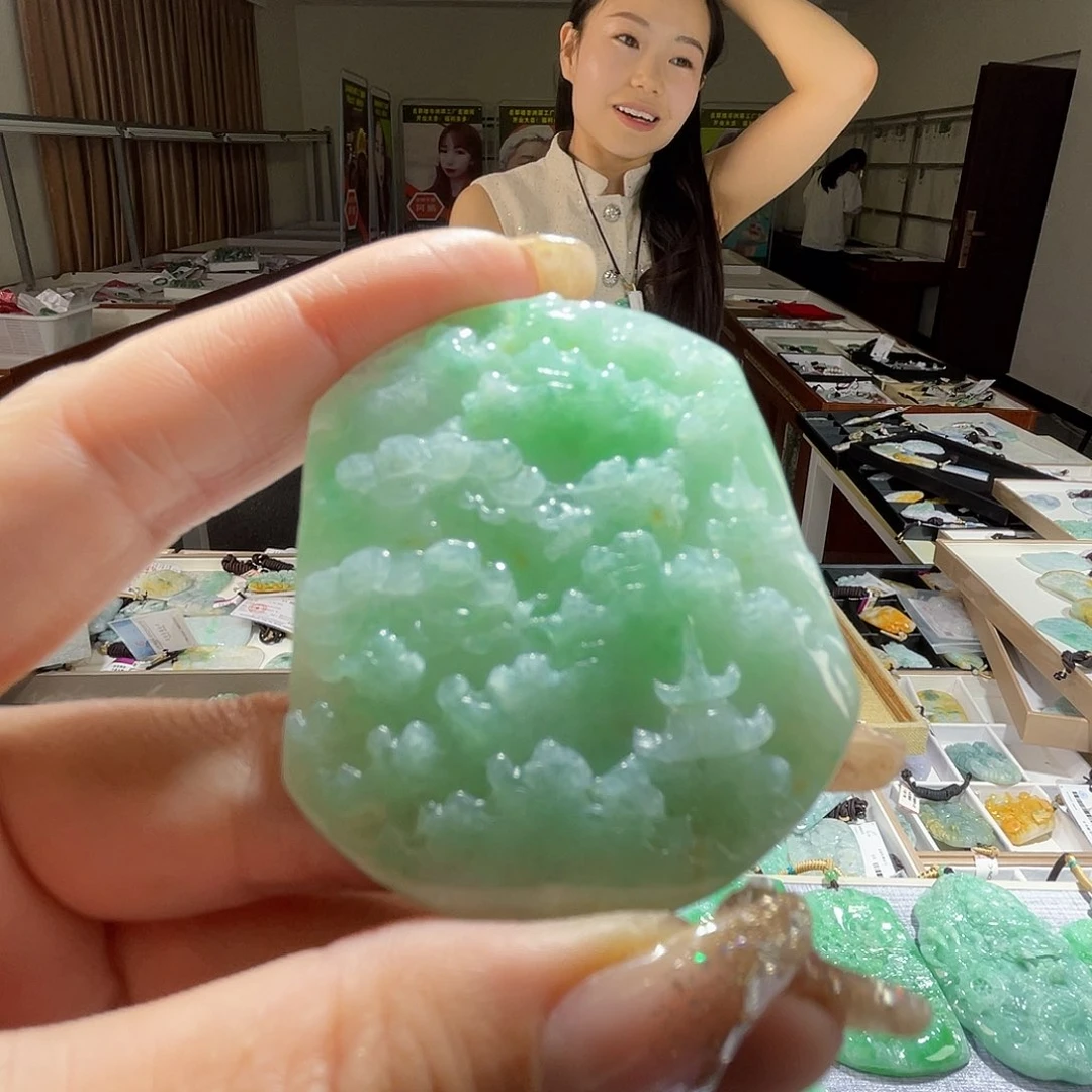 翡翠未镶嵌颈饰一