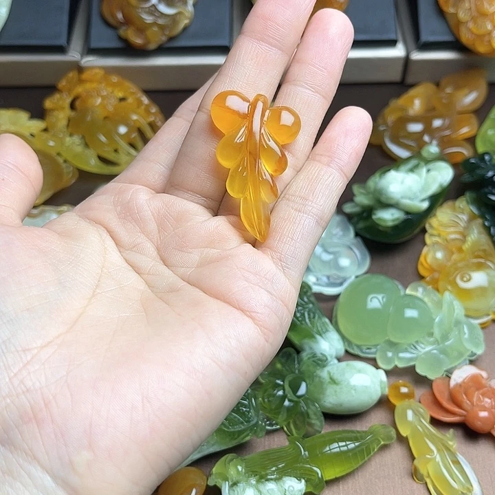 蛇纹石玉颈饰未镶嵌阿****?