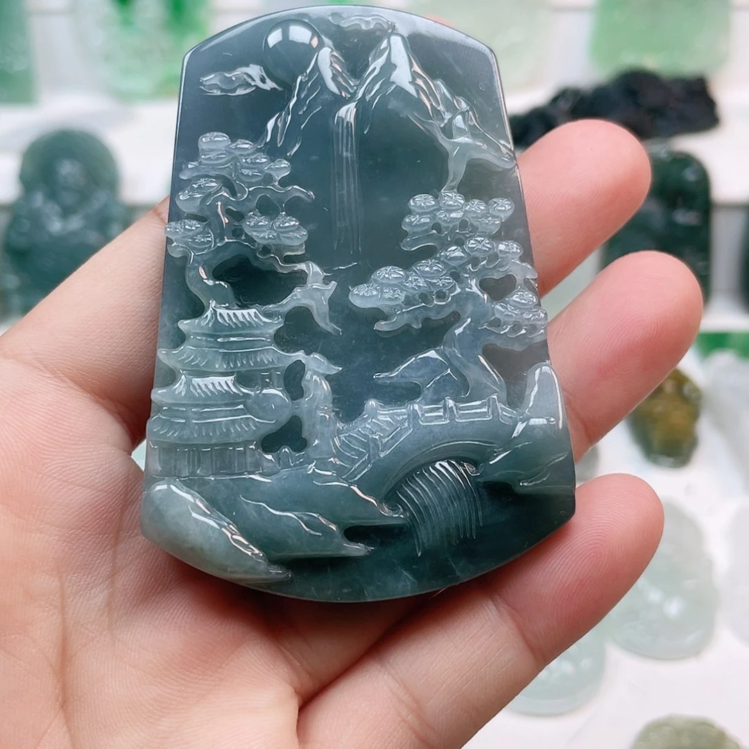翡翠颈饰未镶嵌山水