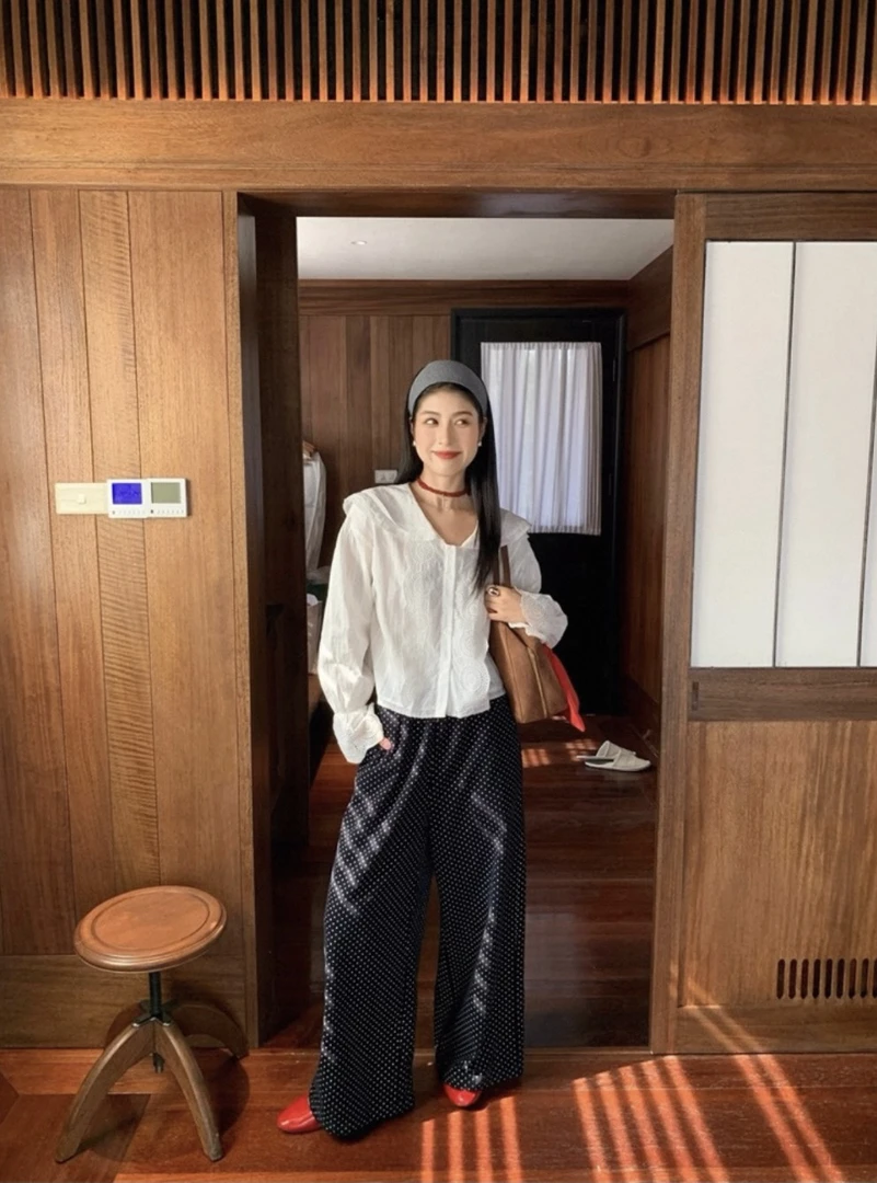 法式白色衬衫女上衣娃娃领长袖蕾丝镂空+黑色波点裤