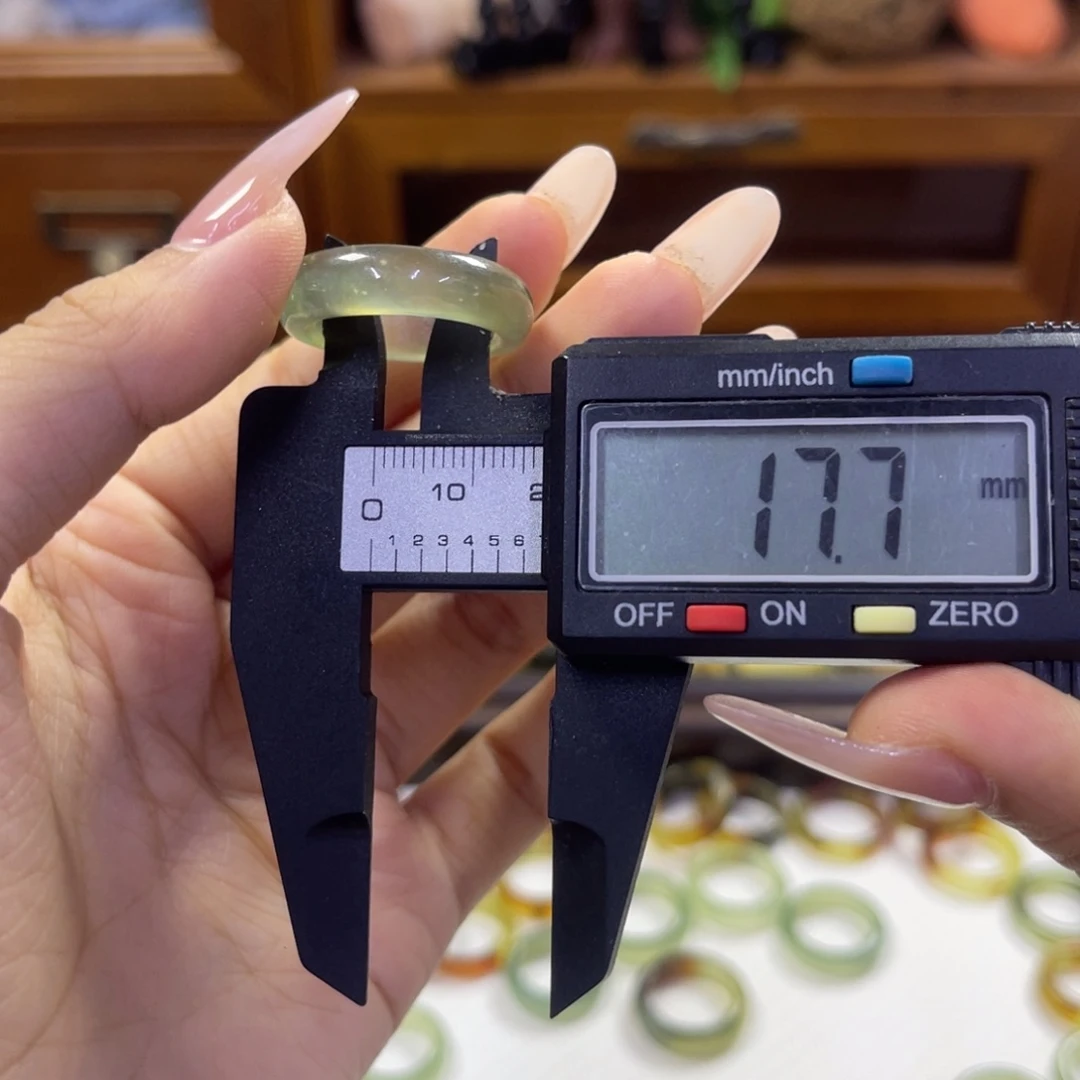 蛇纹石玉未镶嵌手镯133