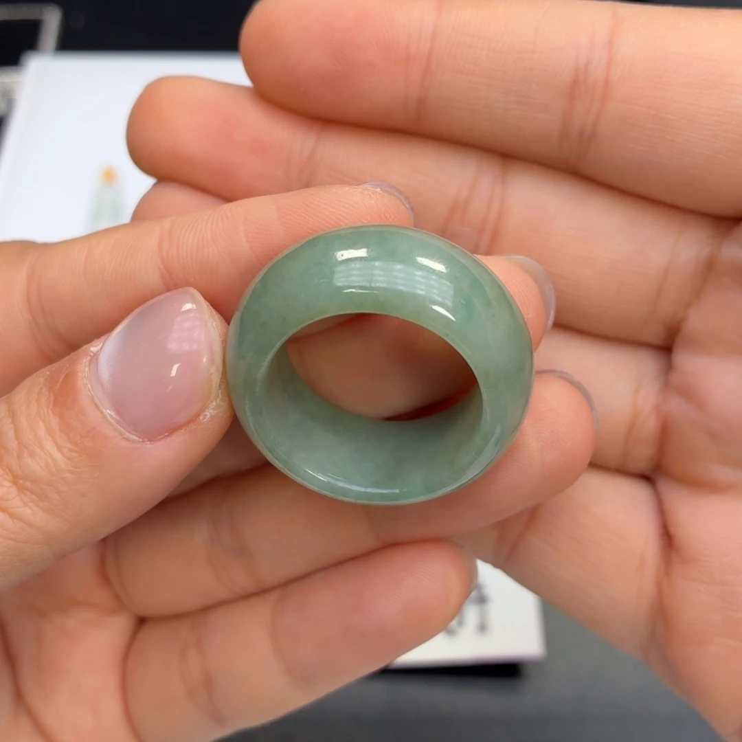 翡翠未镶嵌颈饰扳指