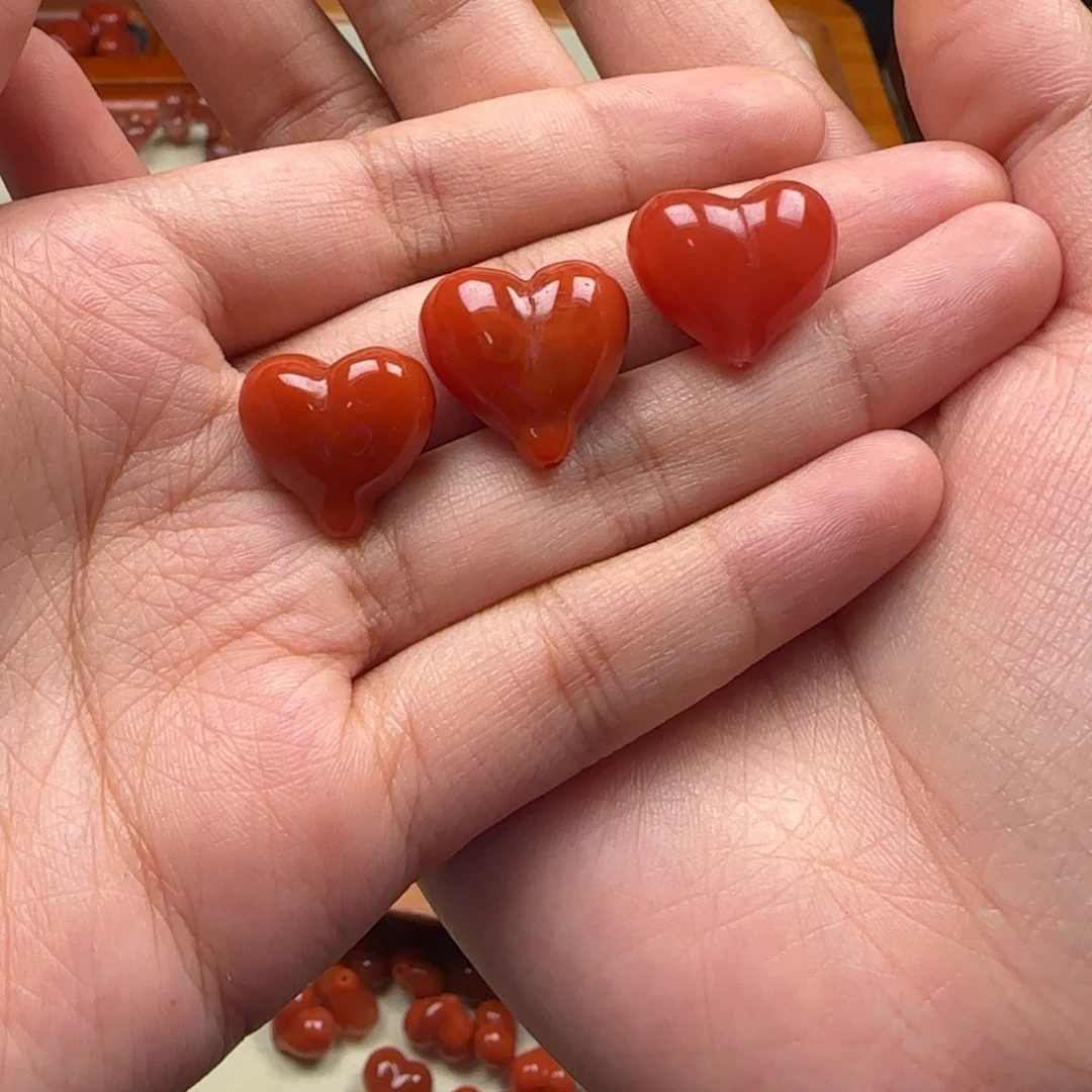 毛***雨南红玛瑙未镶嵌挂件