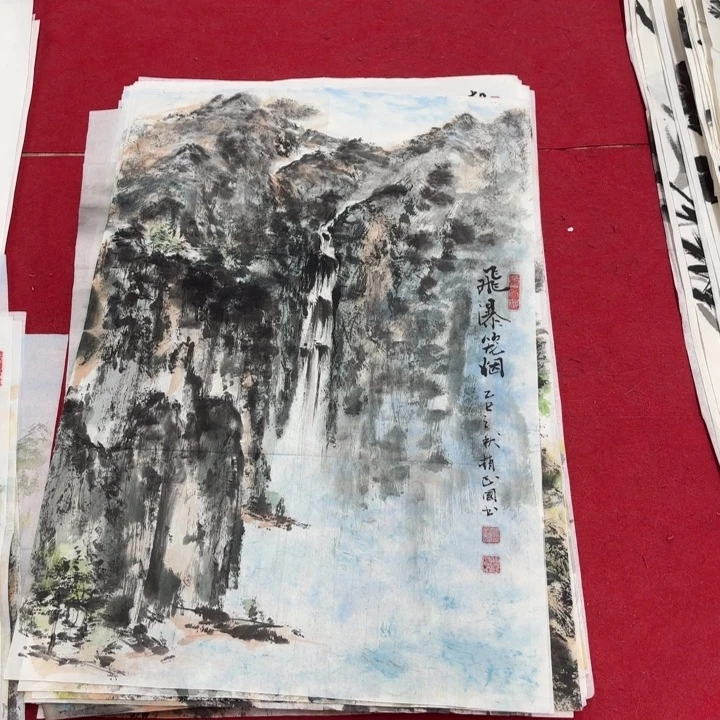 国画花鸟等图案为一体而