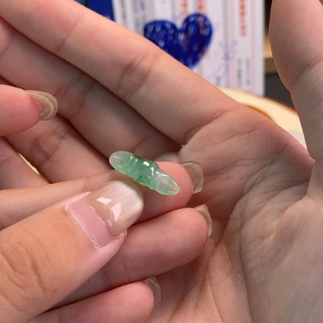 暗***袖翡翠未镶嵌颈饰11194