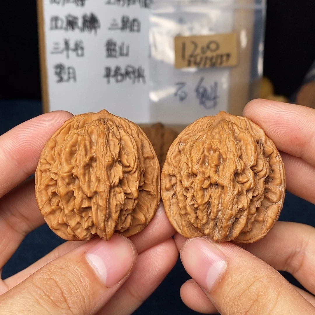 文玩核桃吊坠麦虎