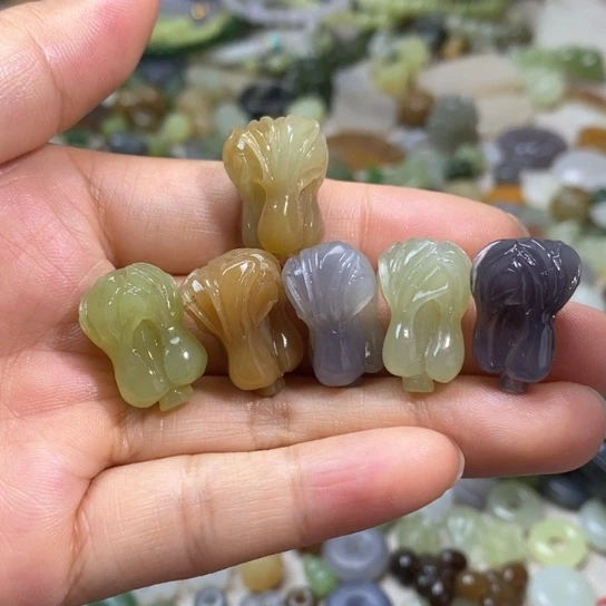 和田玉未镶嵌挂件120一个多样性发其一