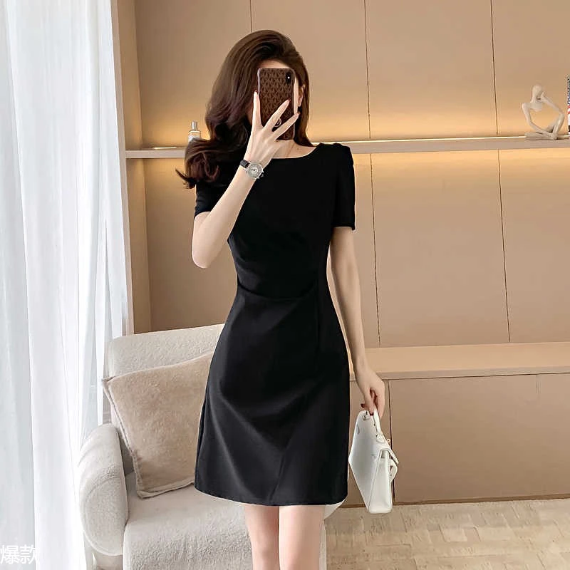 法式赫本风小黑裙女夏季修身连衣裙高级感气质女神范设计感短裙