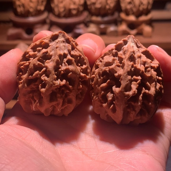 文玩核桃吊坠楸玥核92