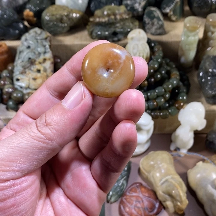 透闪石质玉未镶嵌挂件