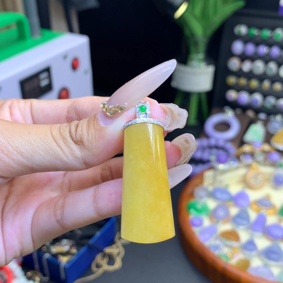 翡翠18K金镶嵌颈饰