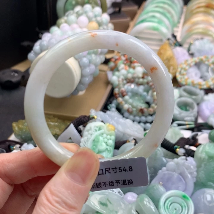 翡翠手镯未镶嵌吊坠