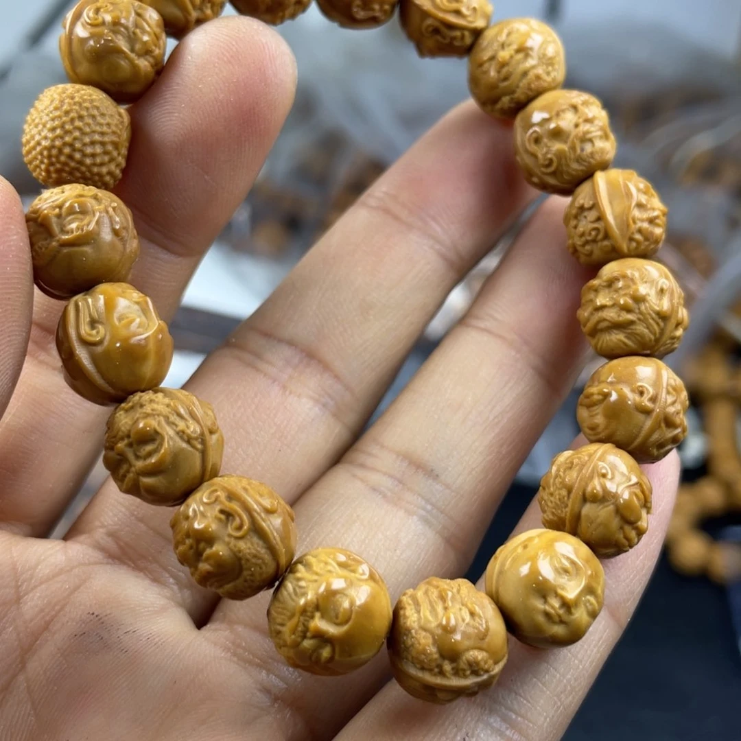 猴头核桃吊坠别有韵