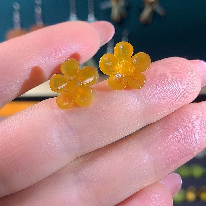 蛇纹石玉未镶嵌耳饰