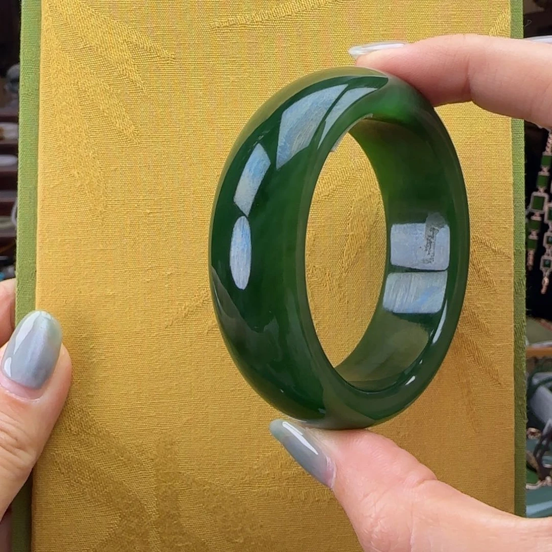 和田玉手镯未镶嵌心*