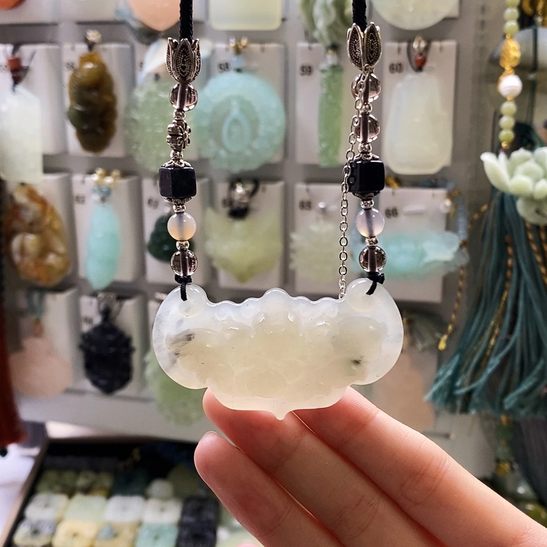 蛇纹石玉未镶嵌颈饰