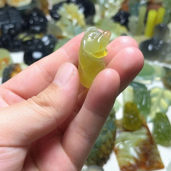 未镶嵌蛇纹石玉颈饰