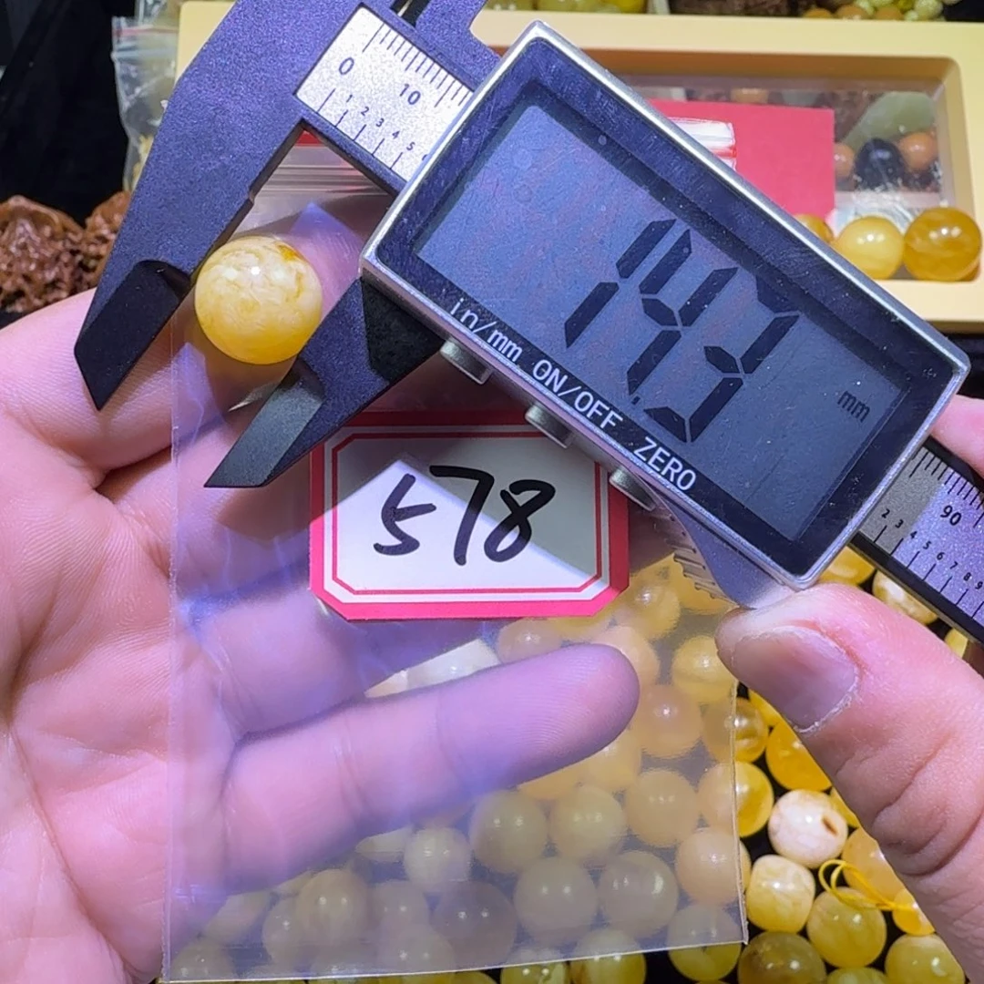 蜜蜡未镶嵌珠宝奇石