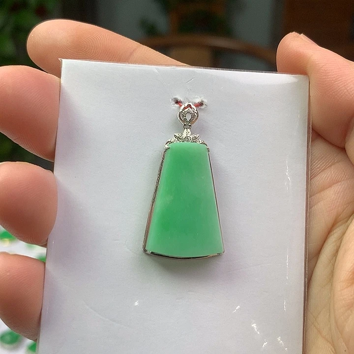 翡翠18K金镶嵌颈饰翡翠首饰