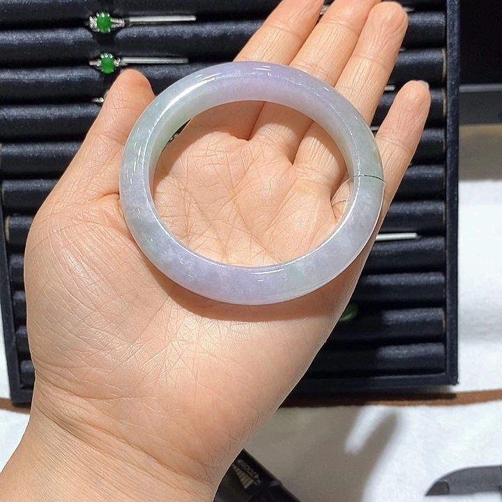 翡翠手镯未镶嵌翡翠手镯