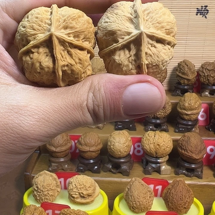 吊坠文玩核桃蟒皮四棱