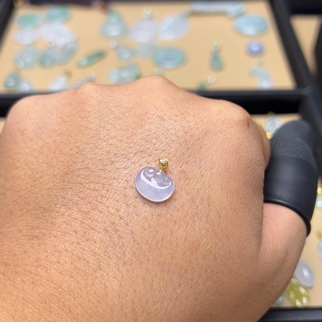 翡翠18K金镶嵌颈饰如意
