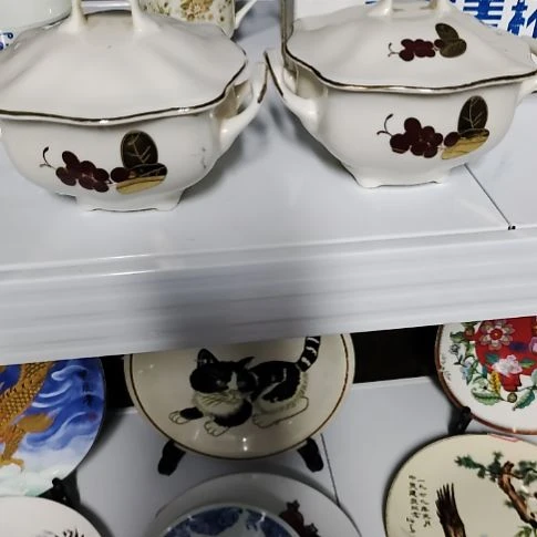 瓷片瓷片，各种摆件，沙锅，