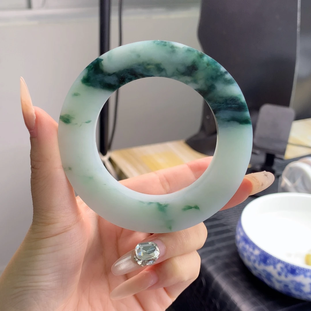 定制翡翠未镶嵌手镯