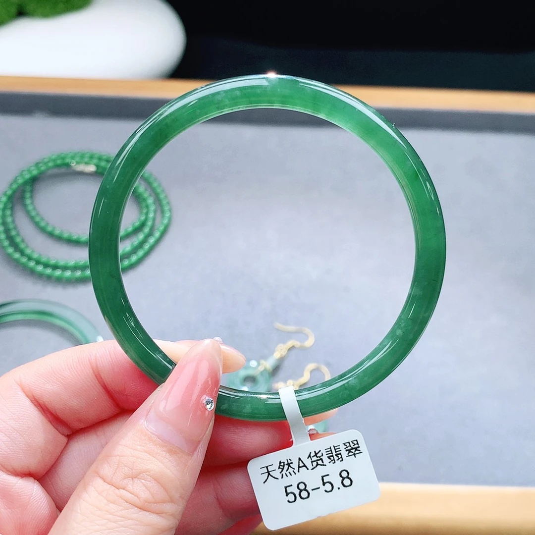 未镶嵌手镯（圆镯）翡翠