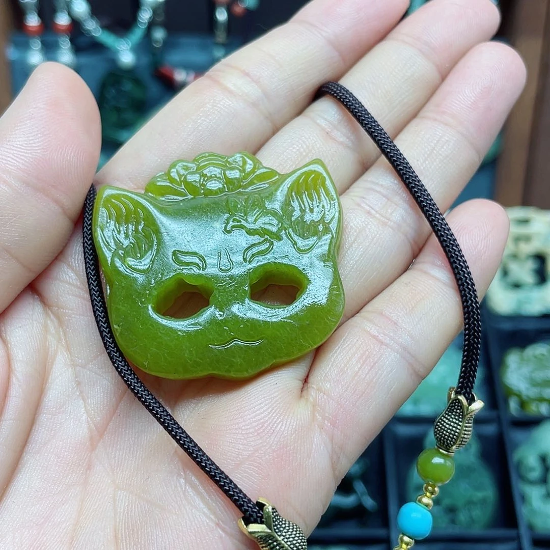 蛇纹石玉未镶嵌颈饰