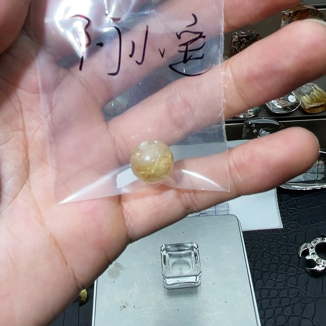 水晶颈饰未镶嵌阿****n天然水晶
