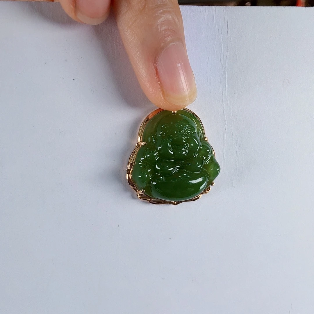 颈饰18K金镶嵌和田玉（碧玉）小***?